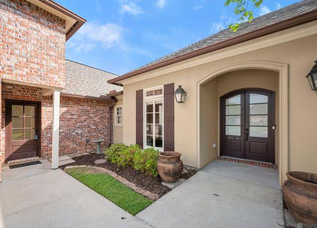 Property at 18236 Lake Harbor Ln, Prairieville, LA 70769, 4 beds, 3 baths
