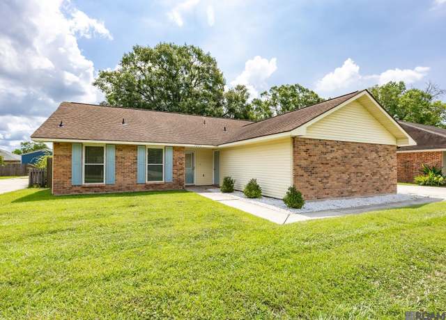 Property at 7253 Associate Dr, Saint George, LA 70817, 3 beds, 2 baths