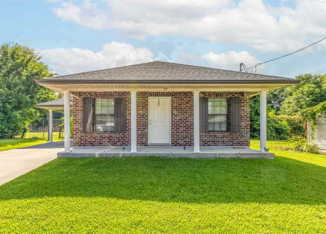 Property at 207 Authement St, Houma, LA 70363, 3 beds, 2 baths