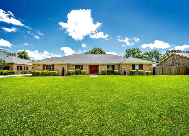 Property at 235 Rienzi Dr, Thibodaux, LA 70301, 4 beds, 2 baths