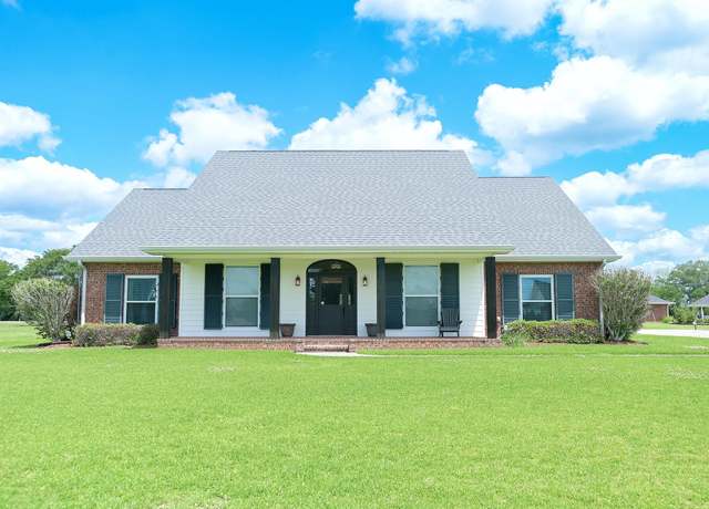 Property at 2402 Southdown Dr, Thibodaux, LA 70301, 4 beds, 2.5 baths