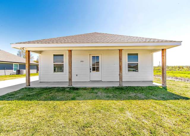 Property at 2571 Pineneedle St, Thibodaux, LA 70301, 3 beds, 2 baths