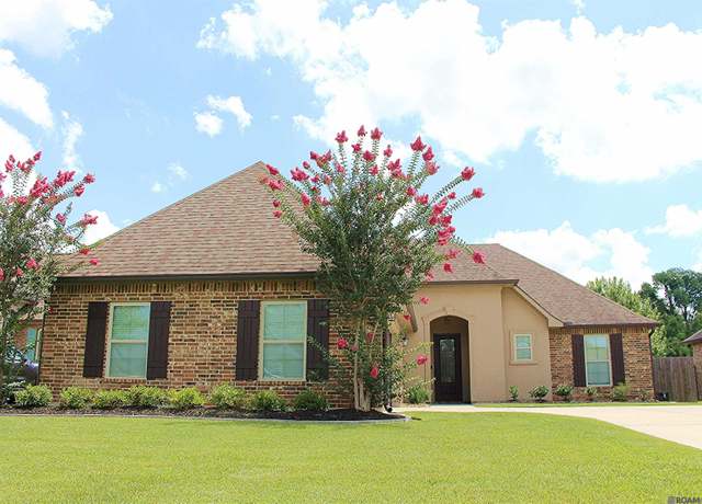 Property at 18190 Old Reserve Dr, Prairieville, LA 70769, 3 beds, 2 baths