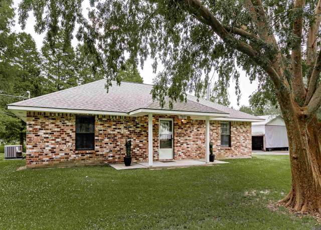 Property at 11472 Lon Mow Ln, Gonzales, LA 70737, 2 beds, 2 baths
