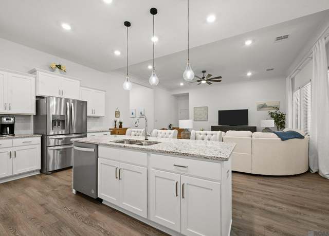 Property at 5412 Heron Landing Dr, Baton Rouge, LA 70816, 4 beds, 3 baths