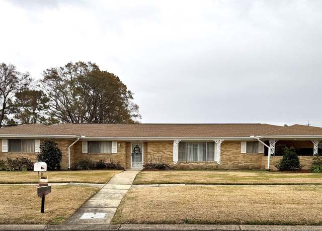 Property at 1002 Hilda St, Morgan City, LA 70380, 4 beds, 2.5 baths