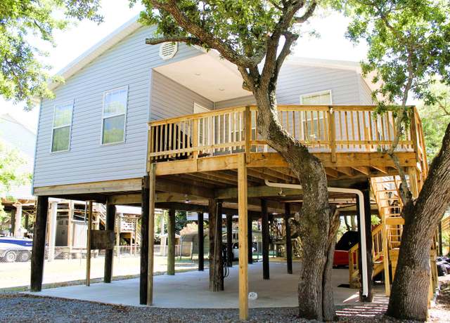 Property at 167 Santiny Ln, Grand Isle, LA 70358, 3 beds, 2 baths