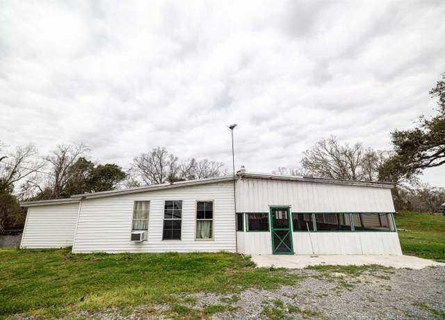 Property at 3644 Grand Caillou Rd, Houma, LA 70363, 1 bed, 1.5 baths
