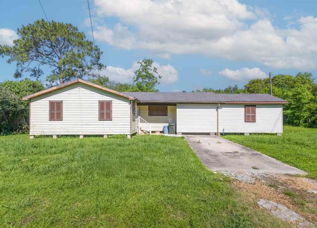 Property at 638 Cypress St, Gibson, LA 70356, 4 beds, 1 bath