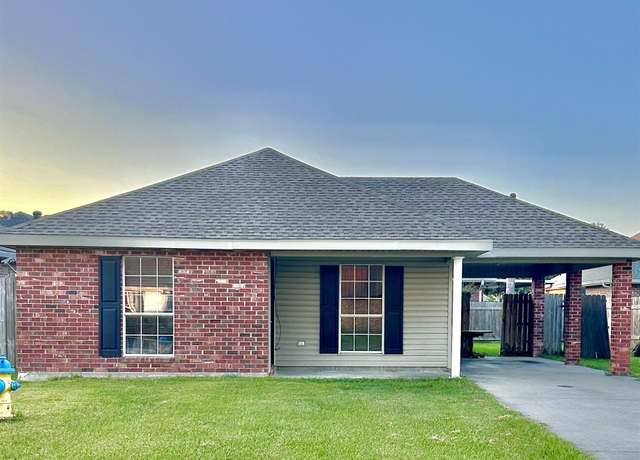 Property at 331 Monarch Dr, Houma, LA 70364, 3 beds, 2 baths