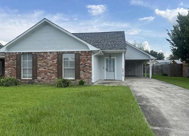 Property at 2019 E Catalpa St, Gonzales, LA 70737, 3 beds, 2 baths
