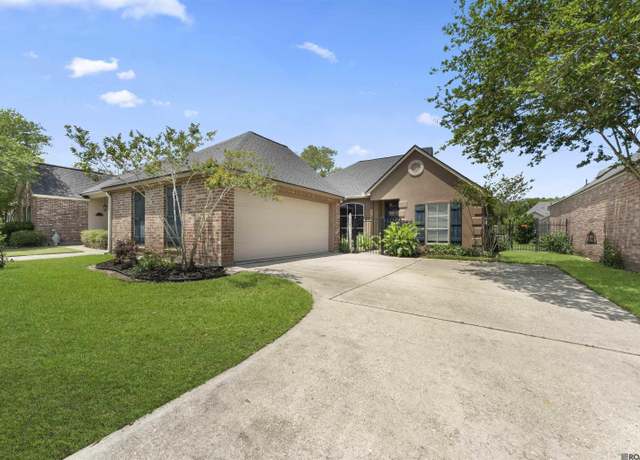 Property at 10321 W Springwind Ct, Baton Rouge, LA 70810, 3 beds, 2 baths