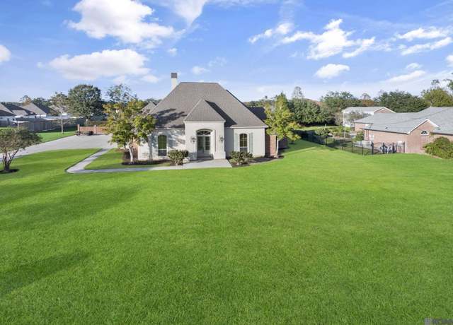 Property at 40010 Farm Rd, Gonzales, LA 70737, 3 beds, 4.5 baths
