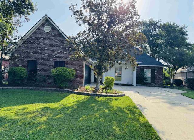 Property at 17666 Lake Azalea Dr, Saint George, LA 70817, 3 beds, 2 baths