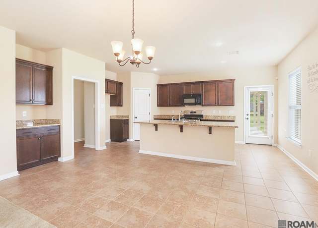 Property at 8663 Hackberry Ridge Ave, Zachary, LA 70791, 4 beds, 2.5 baths