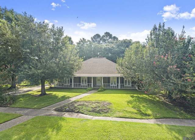 Property at 5003 Parkhollow Dr, Baton Rouge, LA 70816, 4 beds, 2.5 baths