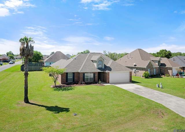 Property at 35971 Raleigh Dr, Denham Springs, LA 70706, 4 beds, 2 baths
