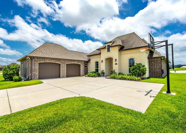 Property at 306 Royal Oak Blvd, Thibodaux, LA 70301, 4 beds, 3 baths