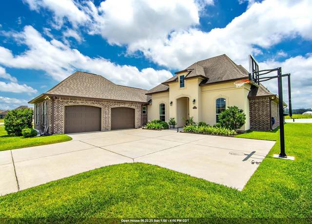Property at 306 Royal Oak Blvd, Thibodaux, LA 70301, 4 beds, 3 baths