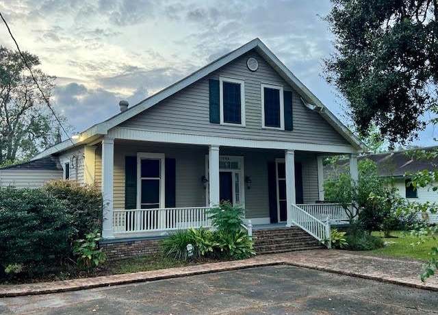 Property at 1005 Main St, Patterson, LA 70392, 4 beds, 3.5 baths