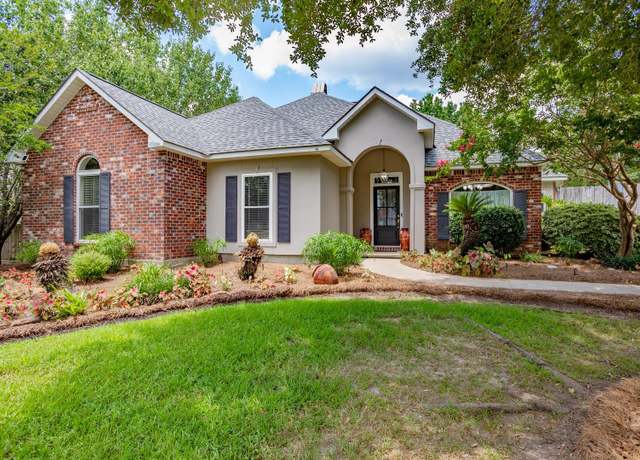 Property at 7085 Hunters Way, Denham Springs, LA 70726, 4 beds, 2.5 baths