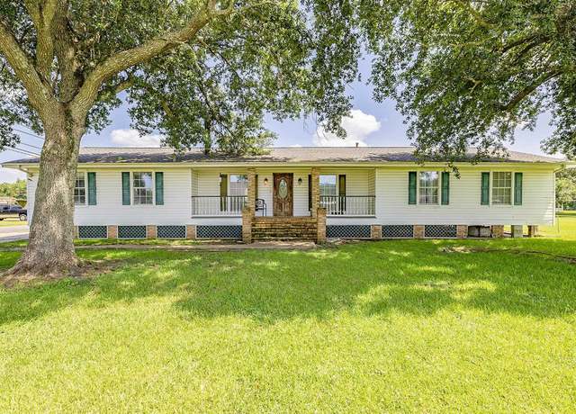Property at 100 Farmer Ln, Thibodaux, LA 70301, 4 beds, 2.5 baths