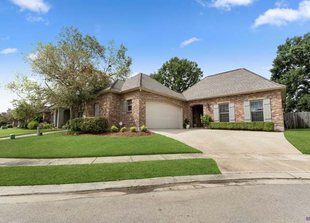 Property at 10540 Springglen Ct, Baton Rouge, LA 70810, 3 beds, 2 baths