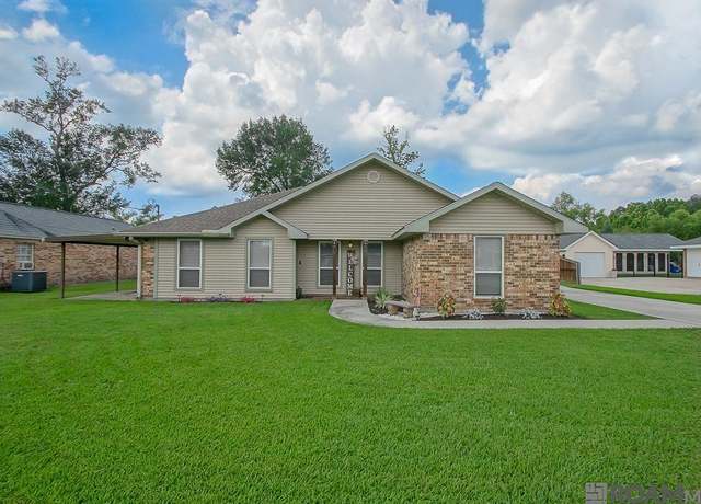 Property at 38204 Zilda St, Gonzales, LA 70737, 3 beds, 2 baths