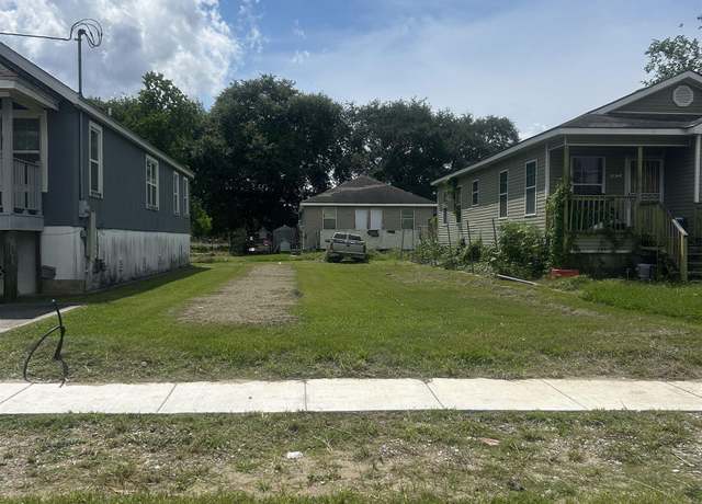 Property at 1818 Charbonnet St, New Orleans, LA 70117