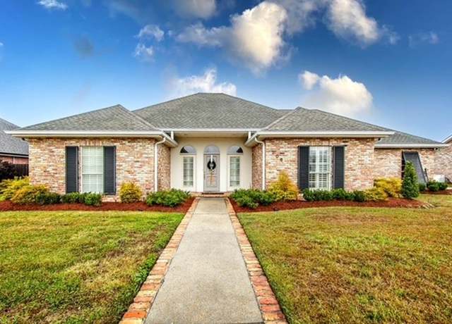 Property at 206 Cheyenne Dr, Houma, LA 70360, 4 beds, 2.5 baths