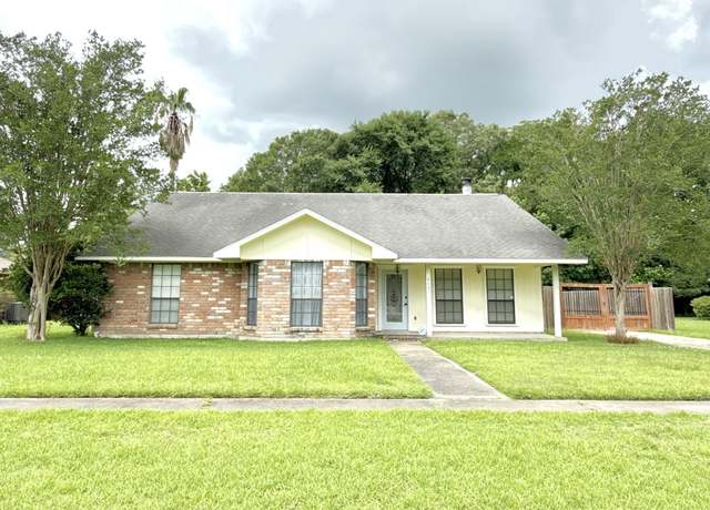 Property at 6647 Maple St, Zachary, LA 70791, 3 beds, 2 baths