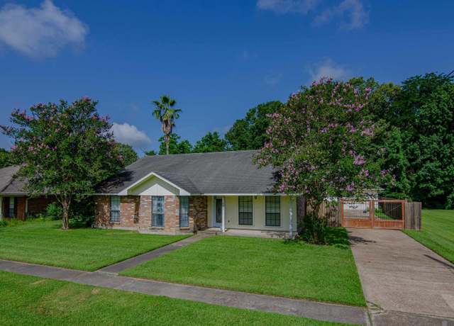 Property at 6647 Maple St, Zachary, LA 70791, 3 beds, 2 baths