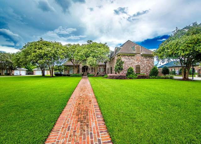 Property at 157 Regal Row, Houma, LA 70360, 3 beds, 4.5 baths