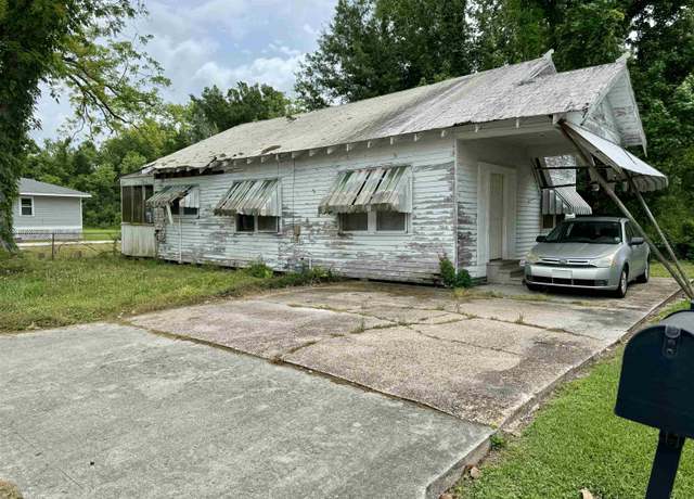 Property at 254 Carlos St, Houma, LA 70364, 2 beds, 1 bath