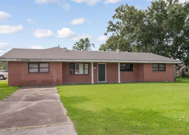 Property at 301 Glynn Ave, Houma, LA 70363, 5 beds, 3.5 baths