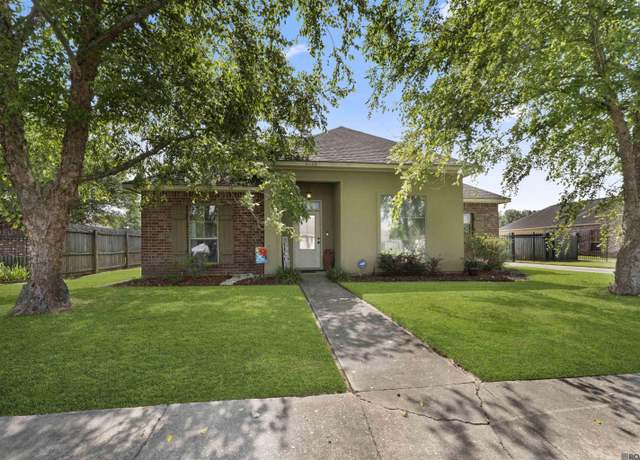 Property at 6128 Woodside Dr, Zachary, LA 70791, 3 beds, 2 baths