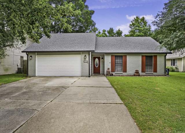 Property at 15941 Woodlawn Acres Ave, Baton Rouge, LA 70817, 3 beds, 2 baths