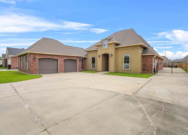 Property at 338 Sugar Land St, Houma, LA 70364, 4 beds, 3 baths