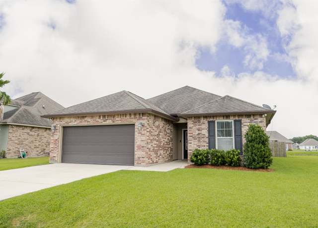Property at 154 Petal Ave, Thibodaux, LA 70301, 3 beds, 2 baths
