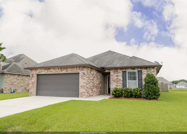 Property at 154 Petal Ave, Thibodaux, LA 70301, 3 beds, 2 baths