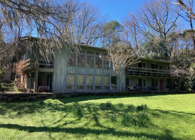 Property at 5013 E Bluebell Dr, Baton Rouge, LA 70808, 6 beds, 4 baths