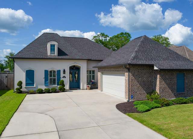 Property at 43256 Meadow Grove Dr, Prairieville, LA 70769, 4 beds, 3 baths