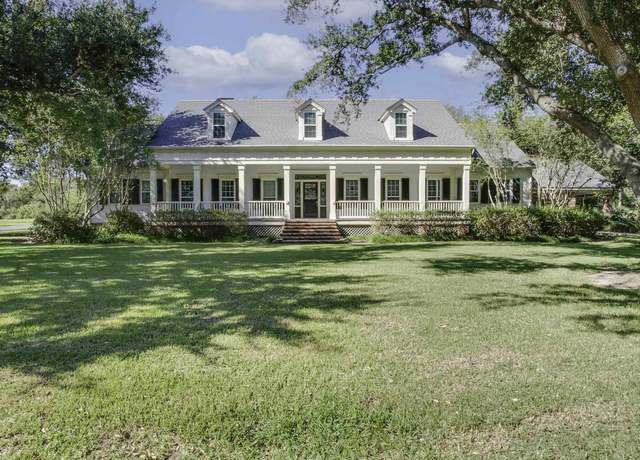 Property at 216 Ridgewood Blvd, Golden Meadow, LA 70357, 5 beds, 3.5 baths