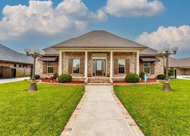 Property at 262 Inglewood Way, Houma, LA 70360, 3 beds, 2 baths