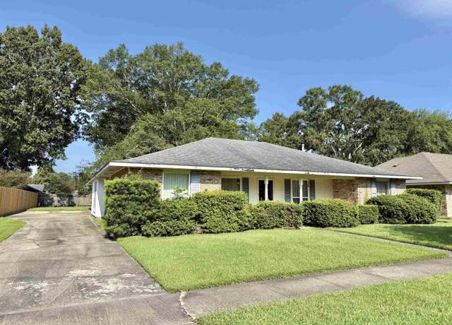 Property at 4634 Doral Dr, Baton Rouge, LA 70816, 4 beds, 2 baths