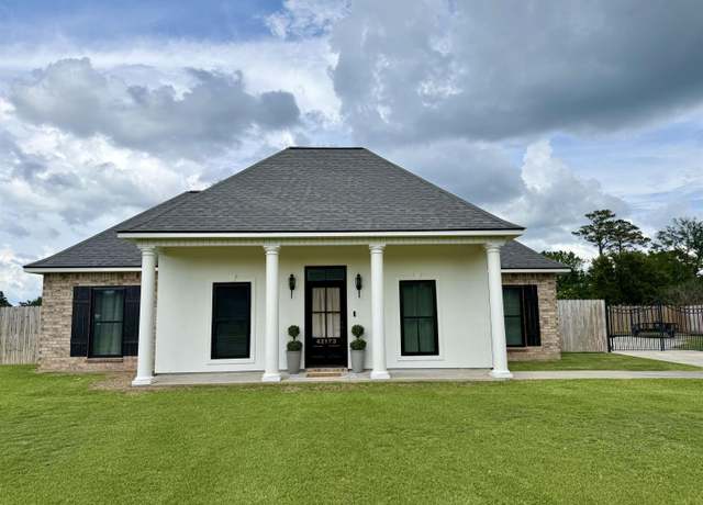 Property at 42173 Stone Way Dr, Prairieville, LA 70769, 3 beds, 2 baths