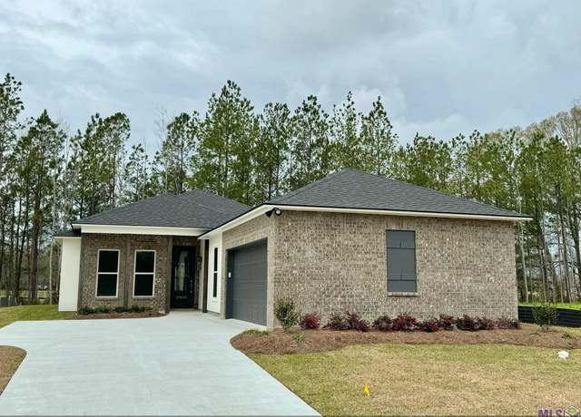 Property at 10645 Deric Ave, Denham Springs, LA 70726, 5 beds, 2 baths