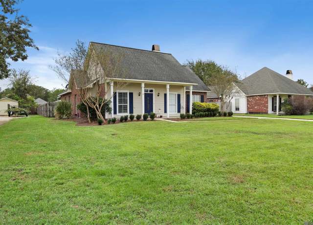 Property at 25889 Regency Ave, Denham Springs, LA 70726, 3 beds, 2 baths