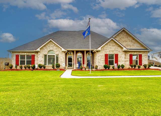 Property at 324 Inglewood Way, Houma, LA 70360, 3 beds, 2.5 baths