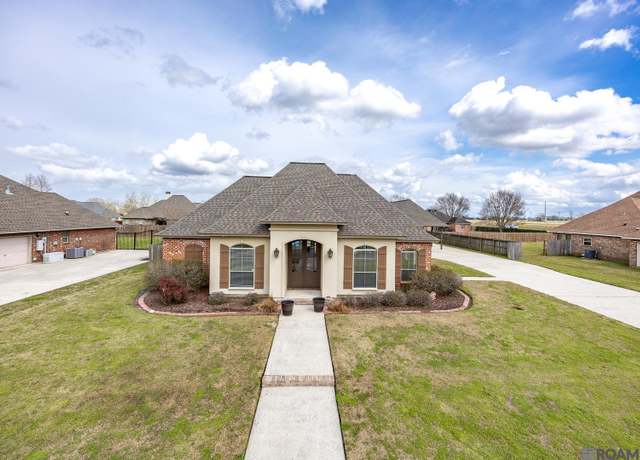 Property at 24581 Pecan Meadow Dr, Plaquemine, LA 70764, 4 beds, 4 baths